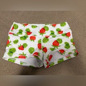 Fleo Medium strawberry shorts